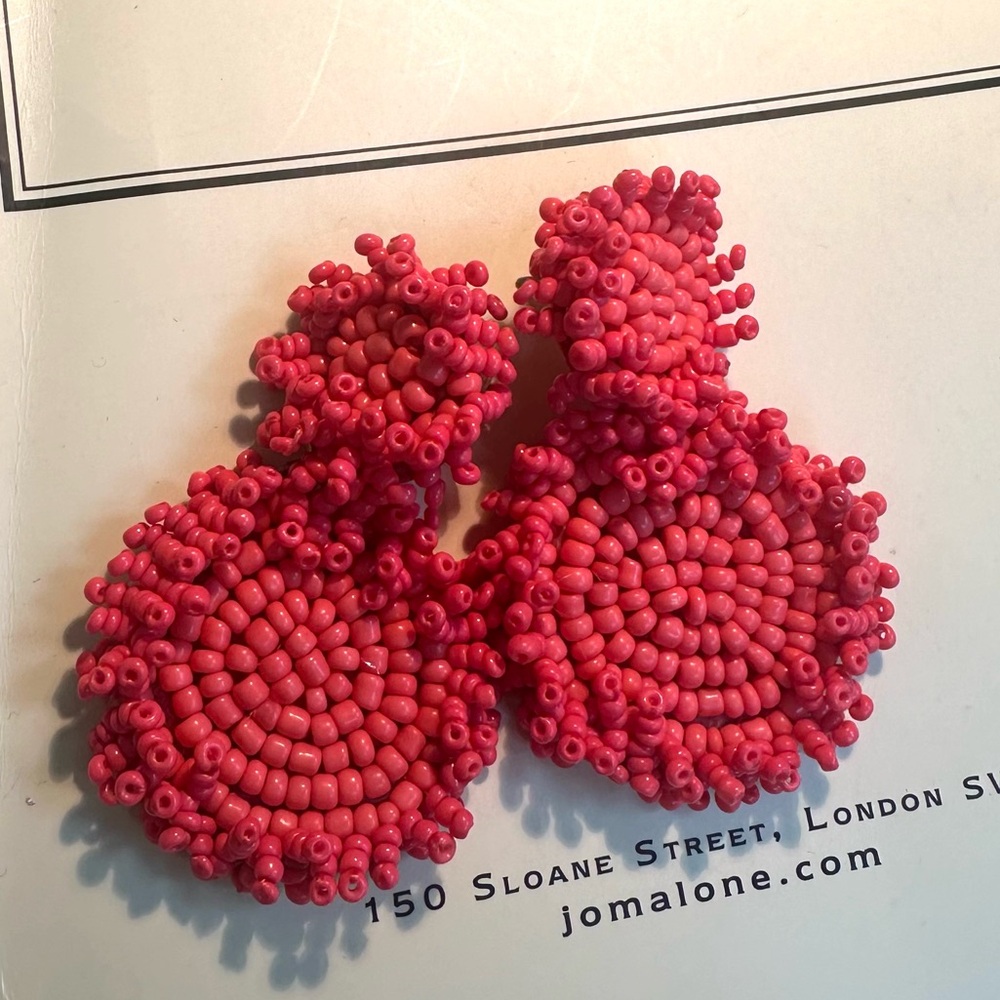 GORGEOUS NWOT Pinkish- Orange Beaded Pierced Stud-style Earrings -Mint Condition